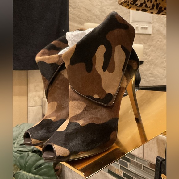 Michael Kors army print open toe booties - Picture 2 of 3